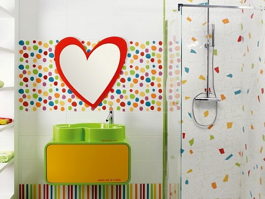 Красочные и капризные ванные комнаты